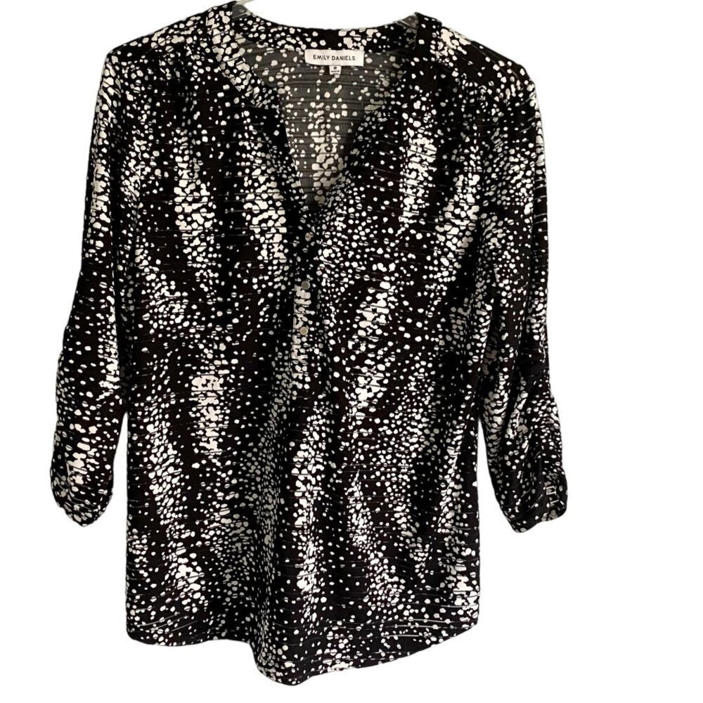 Emily Daniels Black and White Quarter Button 3/4 Sleeve Top Women's Medum